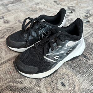 NEW BALANCE Rave Run v2 Little Kids - Size 11